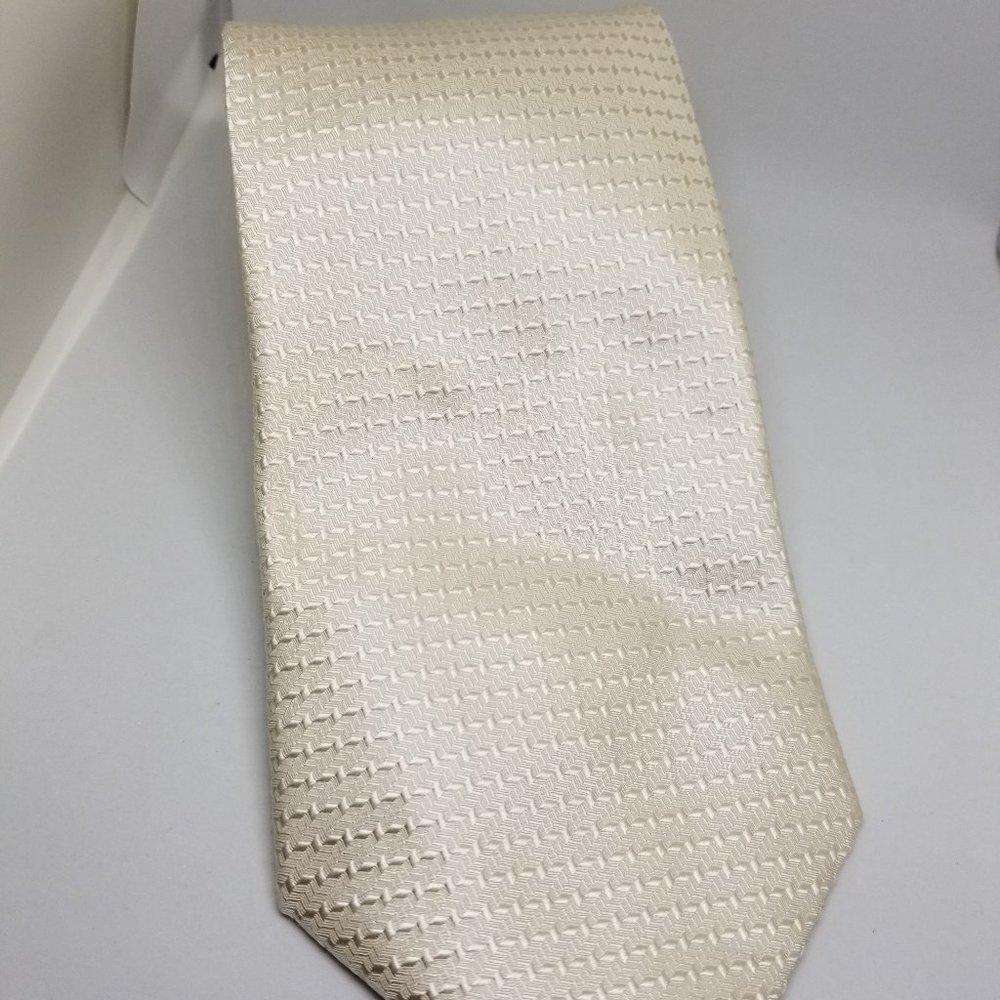 Mens Kenneth Cole White 100% Silk Tie